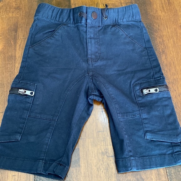 H & M Shorts - Picture 2 of 7